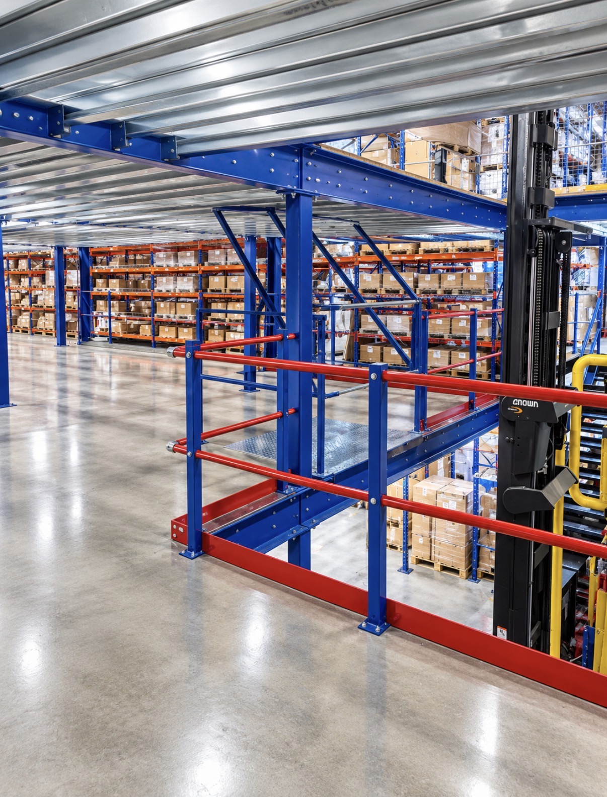 Long-span shelving bays storing automotive components